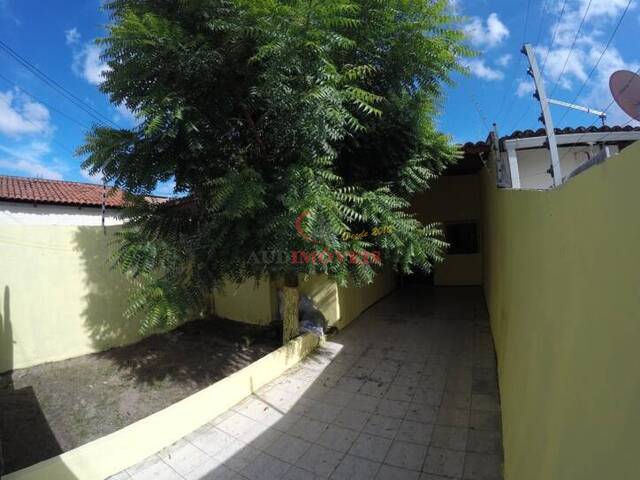 Casa usada para Locação em Fortaleza - 2